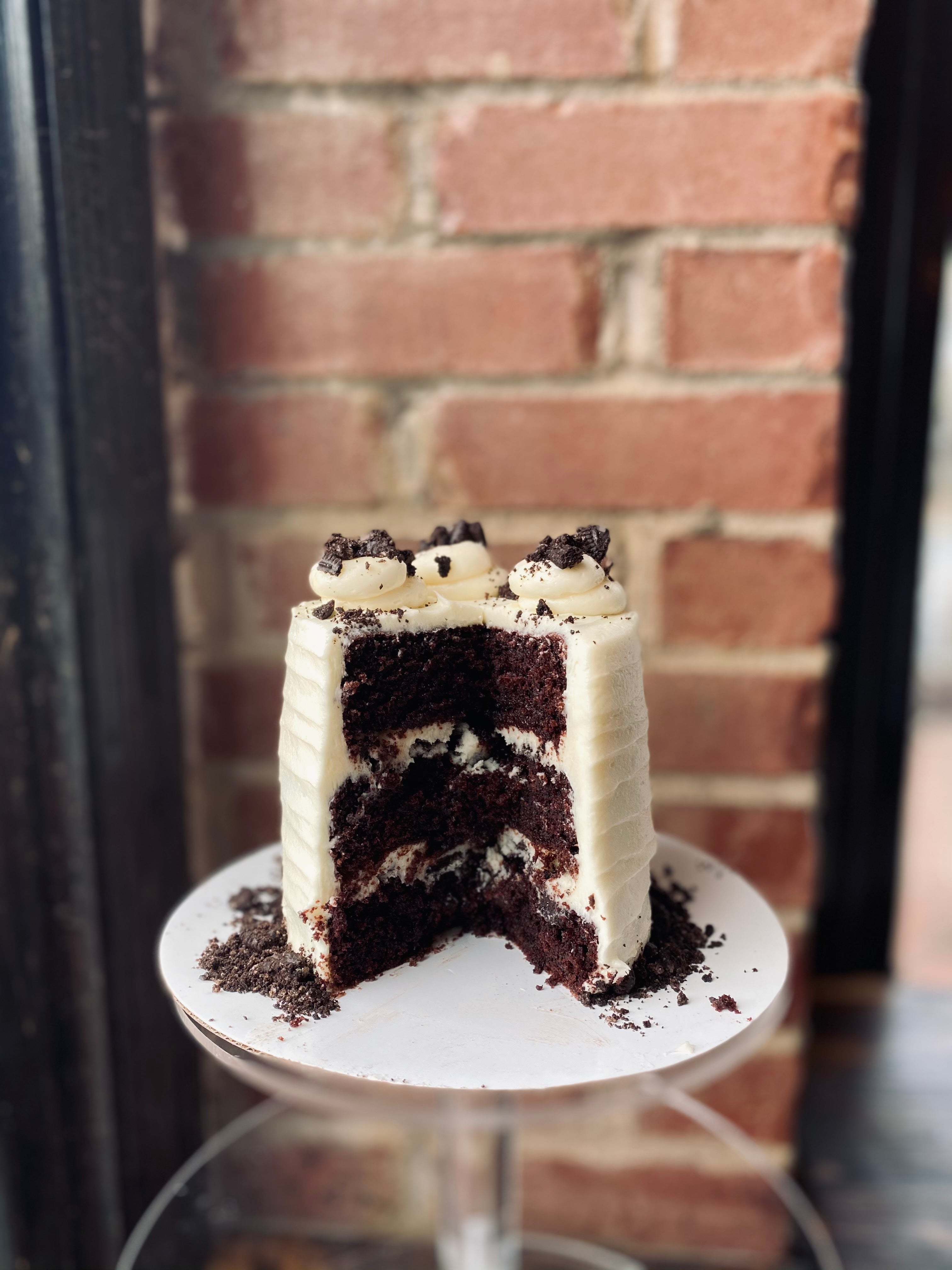 Oreo cake with cream cheese frosting.